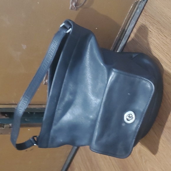 COACH satchel.       #3862 - Picture 1 of 14